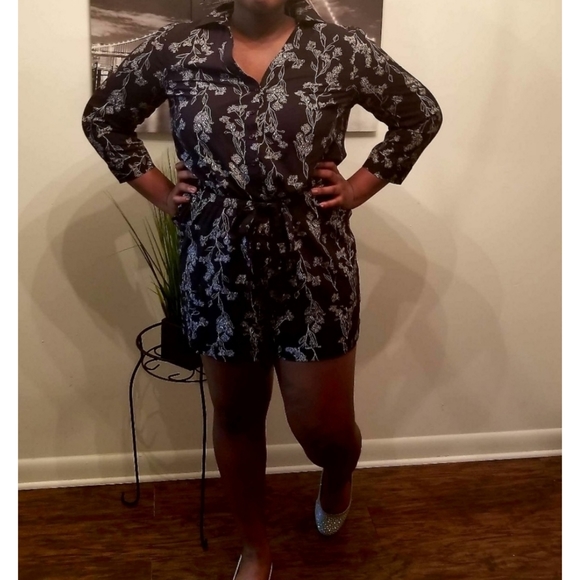 Old Navy Floral Romper Size Large - Picture 4 of 4